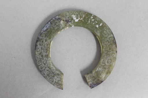 战国时期勾连云纹玉环