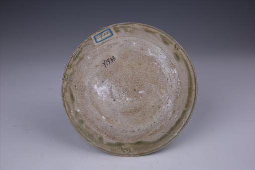 西晋盘托开片青釉瓷碗