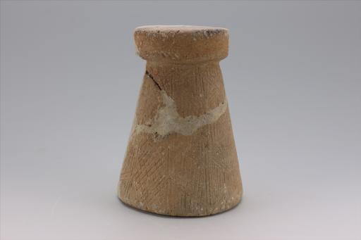 新石器时代屈家岭文化斜直壁划线纹红陶支座