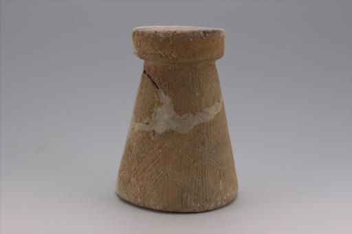 新石器时代屈家岭文化斜直壁划线纹红陶支座