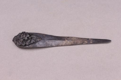 明扁形蝴蝶牡丹纹银簪