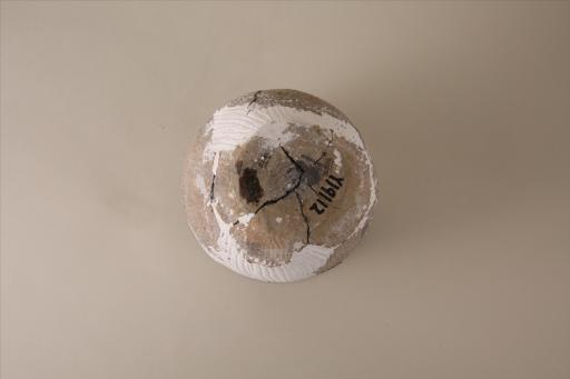 二里头文化侈口束颈弧腹平底绳纹夹砂灰褐陶罐