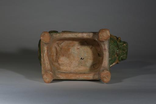 明三彩狮子形瓷灯盏