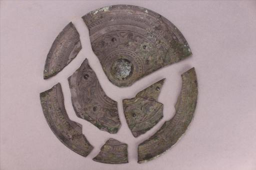 东汉圆钮龙纹铜镜