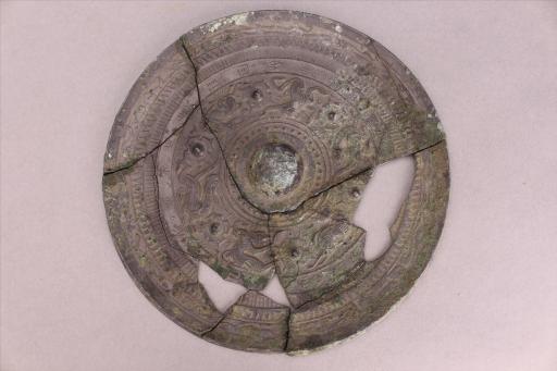 东汉圆钮龙纹铜镜