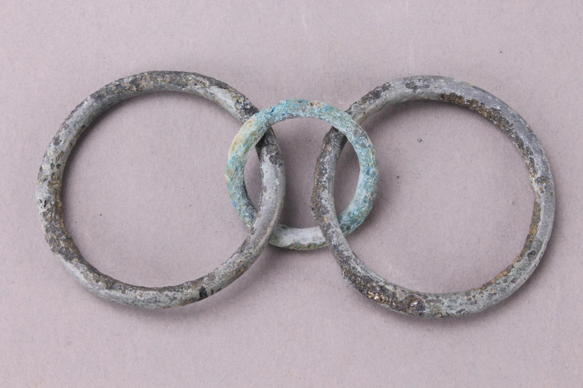 战国时期素面三连铜环