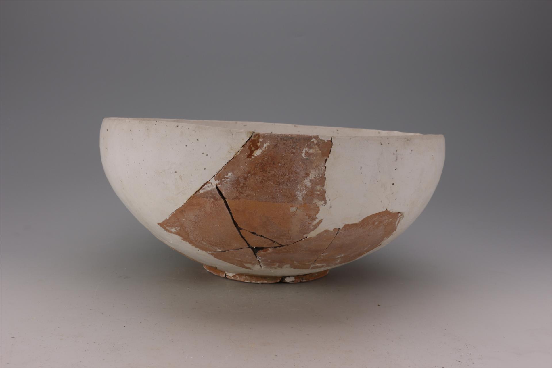 新石器时代大溪文化敛口弧腹假圈足泥质红陶碗