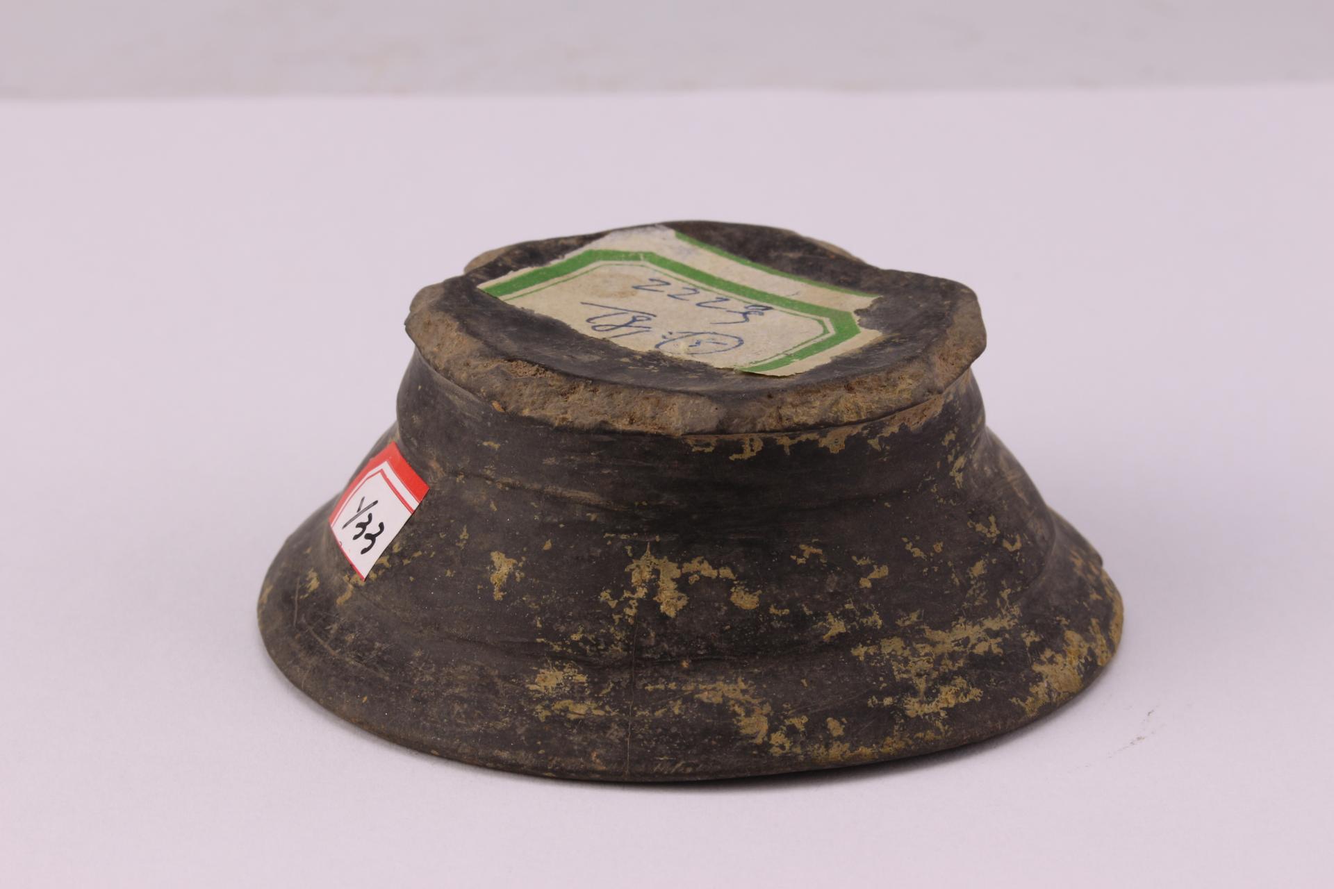 新石器时代屈家岭文化刻划符号夹砂黑陶圈足