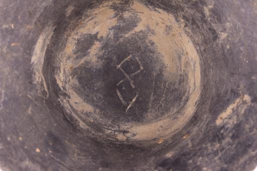 新石器时代屈家岭文化刻划符号夹砂黑陶圈足