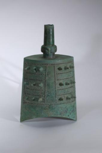 西周晚期乳丁云纹铜甬钟