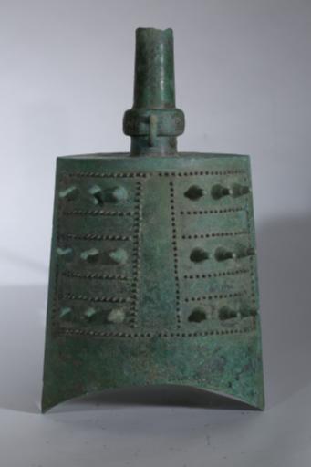 西周晚期乳丁云纹铜甬钟