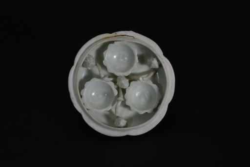 宋瓜棱腹荷花碗影青釉瓷粉盒