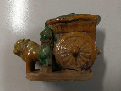 明胡人双轮三彩瓷器牛车