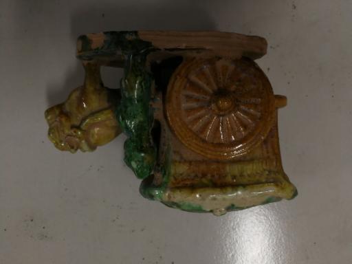 明胡人双轮三彩瓷器牛车