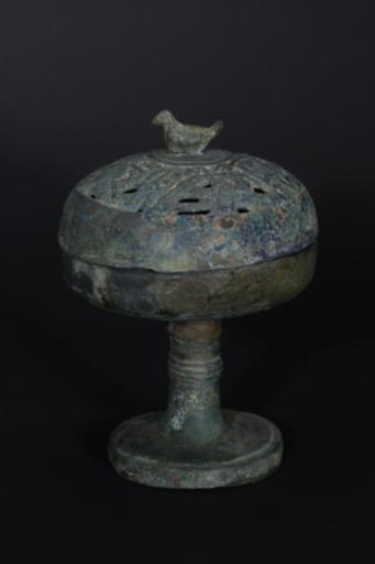 西汉鸟形盖钮圆盘底座铜熏