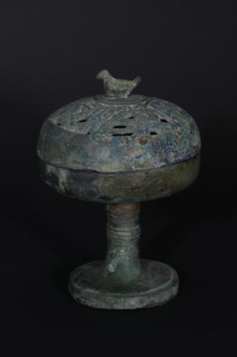 西汉鸟形盖钮圆盘底座铜熏