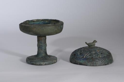 西汉鸟形盖钮圆盘底座铜熏