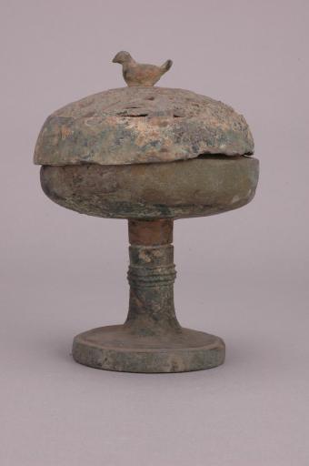 西汉鸟形盖钮圆盘底座铜熏