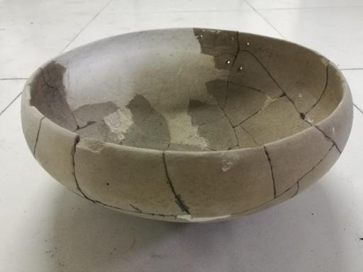 新石器时代屈家岭文化敛口扁耳夹砂灰陶钵