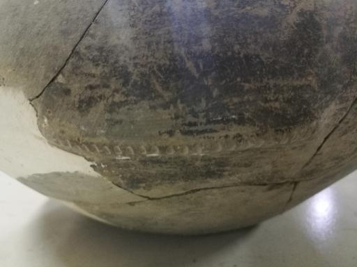 新石器时代屈家岭文化敛口扁耳夹砂灰陶钵