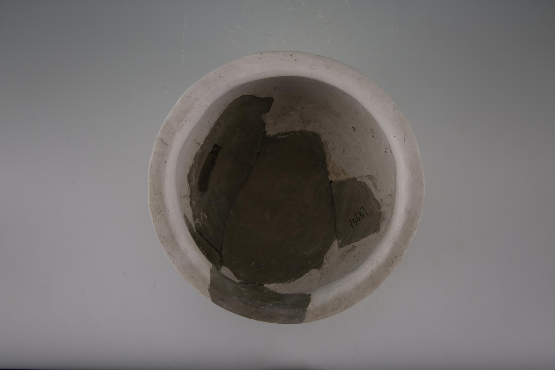 新石器时代屈家岭文化敛口折腹平底泥质灰陶盆