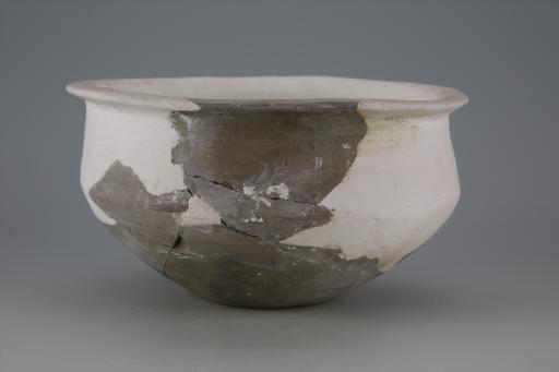 新石器时代屈家岭文化敛口折腹平底泥质灰陶盆