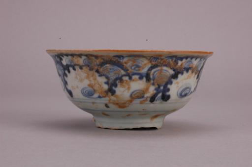 明侈口“福”字款云纹青花瓷碗