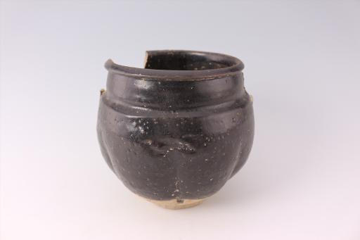 唐瓜棱黑釉瓷罐