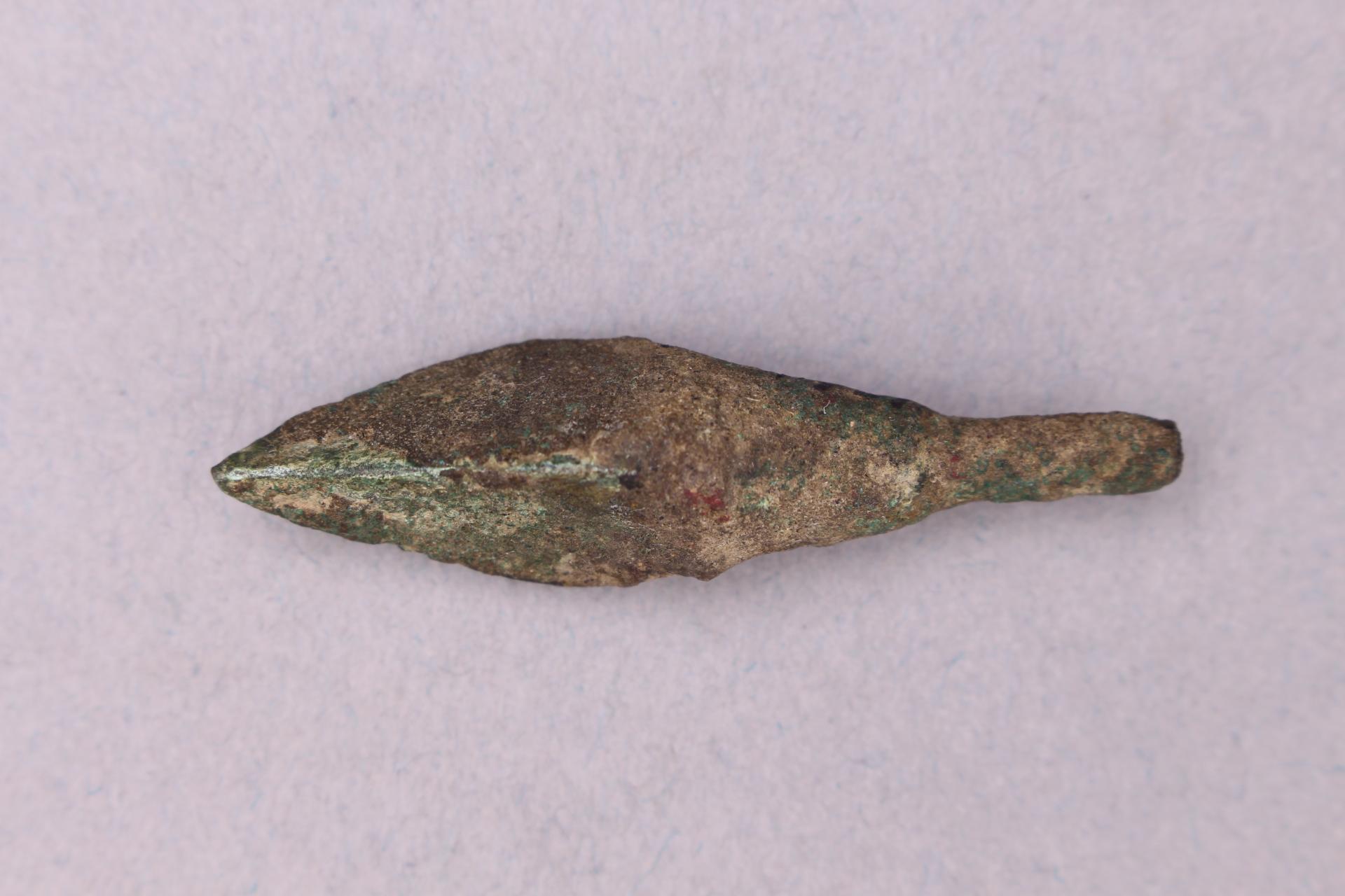 战国时期三翼圆铤铜箭镞