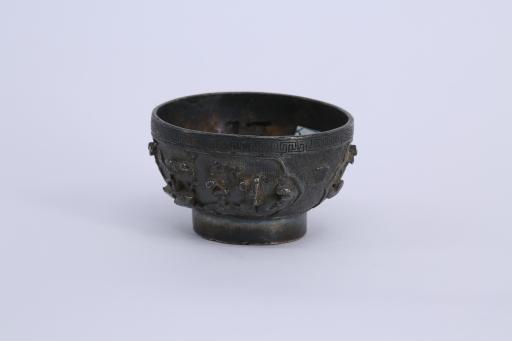 清开光高士图雷纹银酒盅