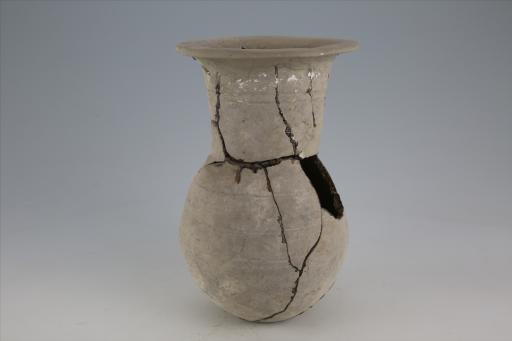 战国时期喇叭口长束颈弧腹平底凹弦纹泥质灰陶壶