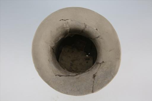 战国时期喇叭口长束颈弧腹平底凹弦纹泥质灰陶壶