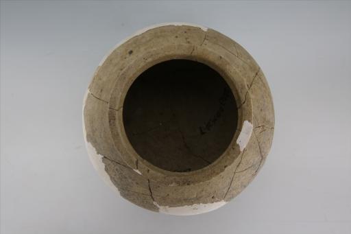 东汉矮直口鼓腹泥质黑灰陶罐
