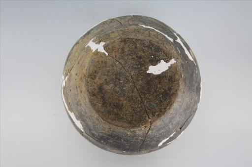 东汉矮直口鼓腹泥质黑灰陶罐