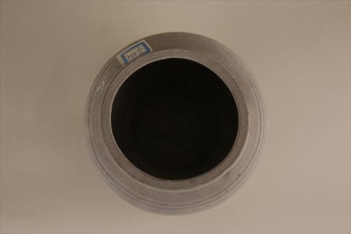 东汉侈口方唇矮束颈弧肩鼓腹平底凹弦纹泥质灰陶罐