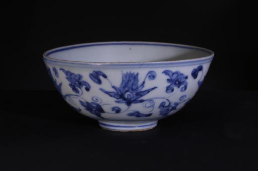 明福款敞口圈足青花花卉纹青白釉瓷碗