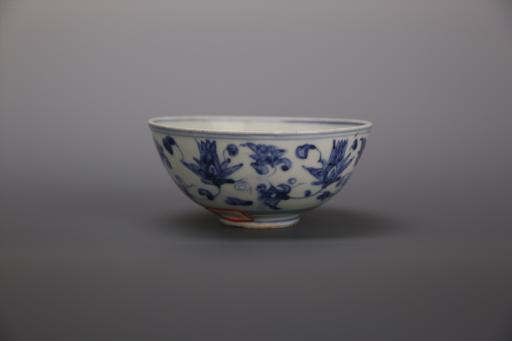 明福款敞口圈足青花花卉纹青白釉瓷碗