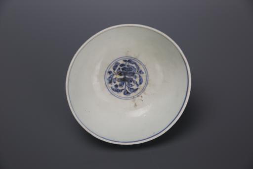 明福款敞口圈足青花花卉纹青白釉瓷碗