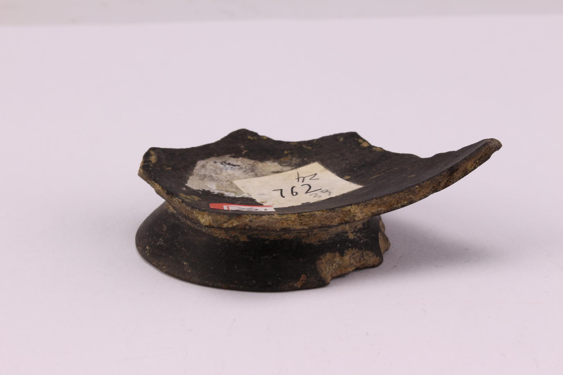 新石器时代大溪文化刻划符号夹砂黑陶圈足