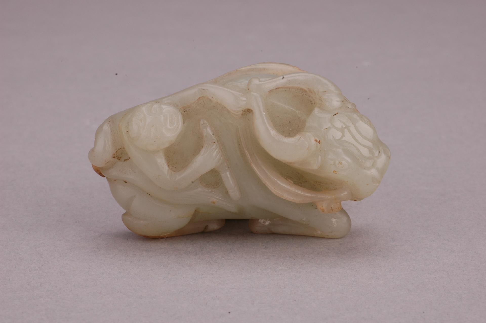 清牧童骑牛玉饰