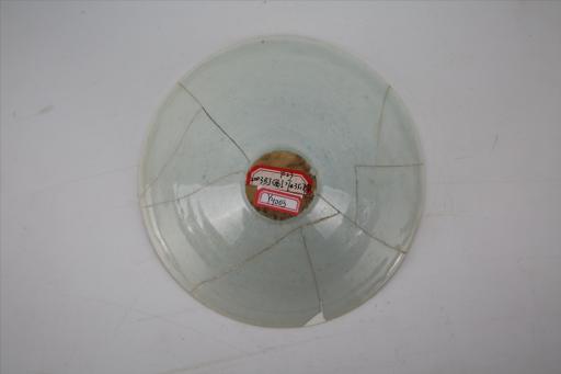 宋斗形敞口斜壁饼底青白釉瓷碗