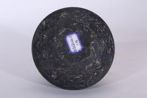 春秋时代短颈鼓腹黑陶罐