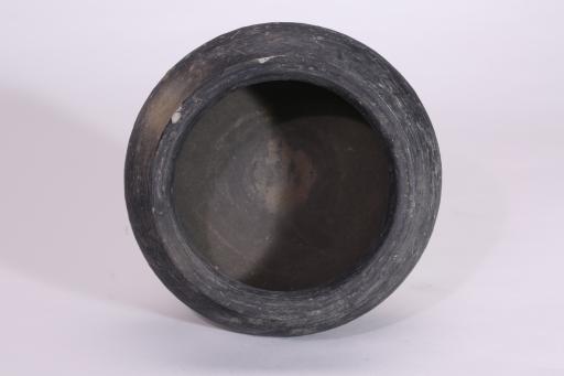 春秋时代短颈鼓腹黑陶罐