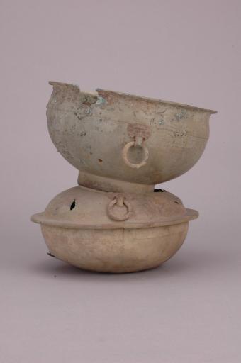 西汉铺首衔环席状箅孔铜甗