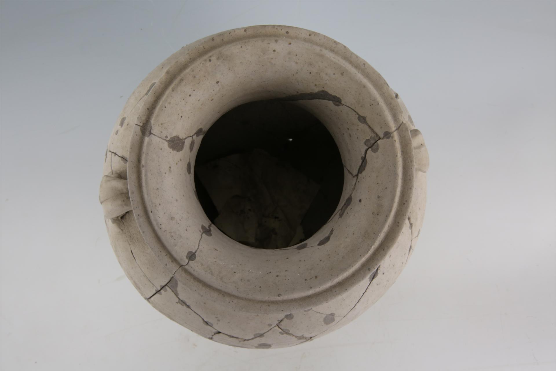 东汉盘口束颈鼓腹平底桥形耳凸弦纹夹砂灰陶壶