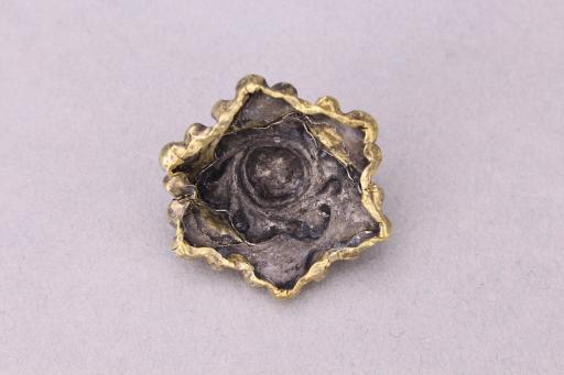 清花纹状金钗帽