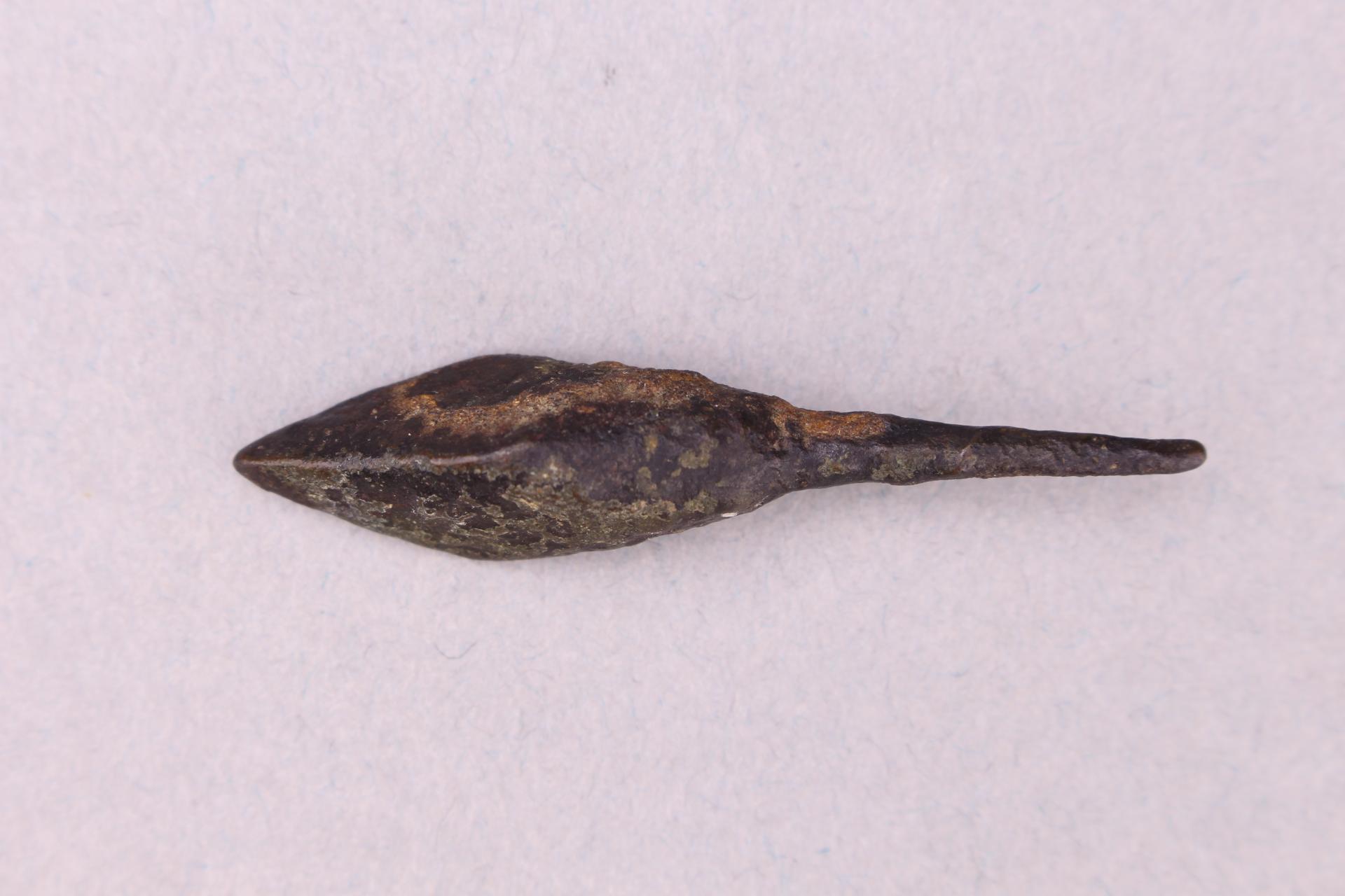 战国时期三翼圆铤铜箭镞