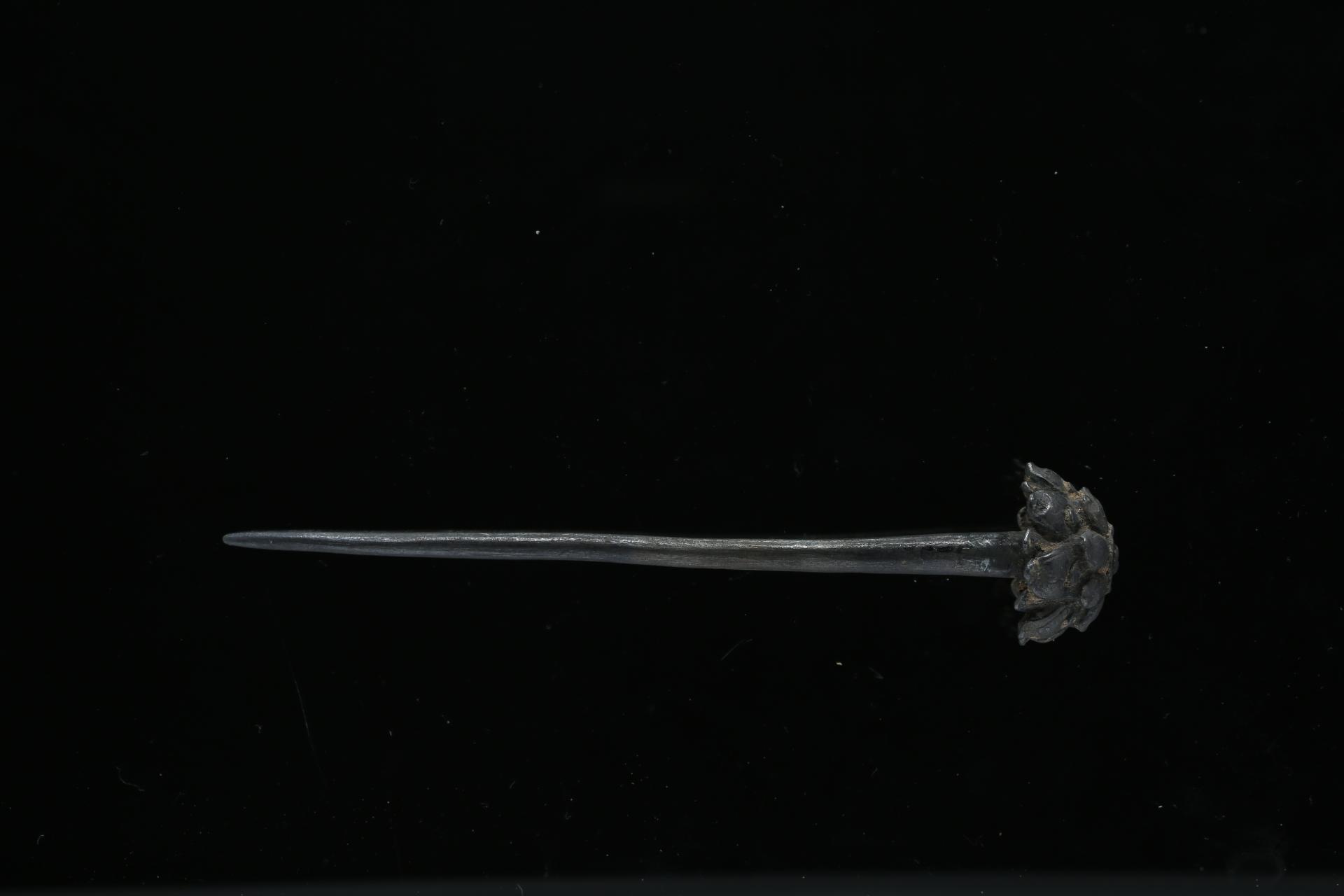 明重叠花瓣状银簪