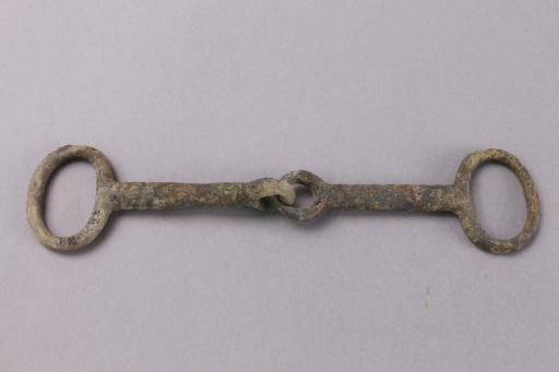 东周綯索纹铜马衔