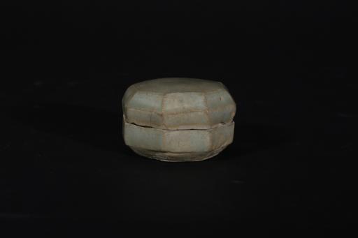 宋八边形青釉印泥瓷盒